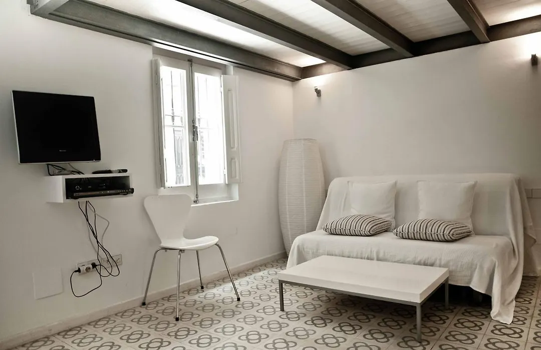 Barceloneta Suites Apartments Market-1